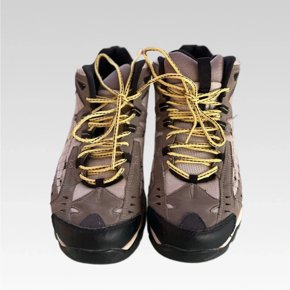Nike Men's Beige and Brown Trail Boots with Yellow Accents size 8.5